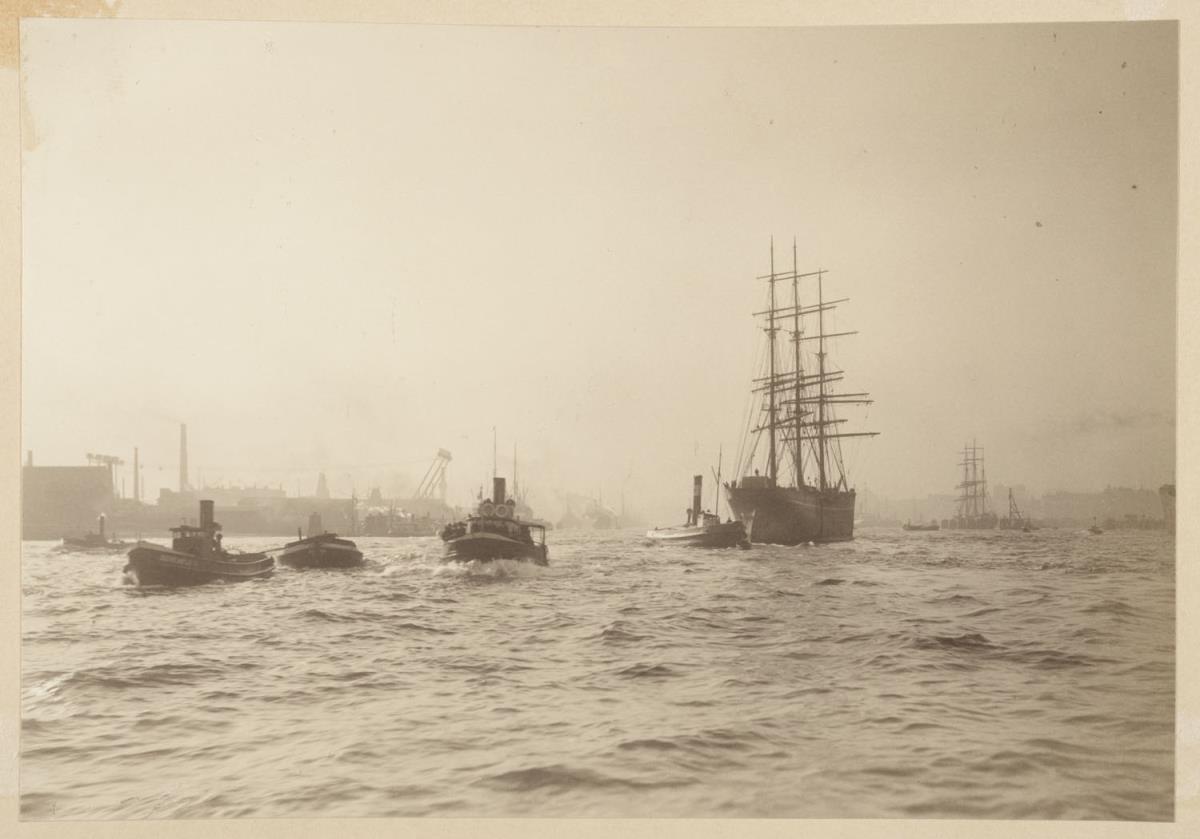 Geschlepptes Segelschiff (aus dem Album "Hamburg: Land und Leute der Niederelbe", Nachträge)