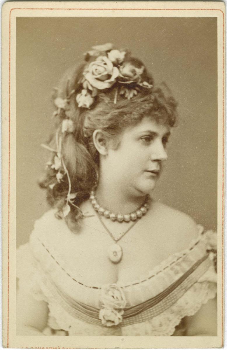 Porträt der Ellen Sandorié in Rollenkostüm