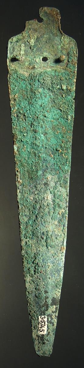 Klinge eines Dolchmessers. Flache breite Mittelrippe
