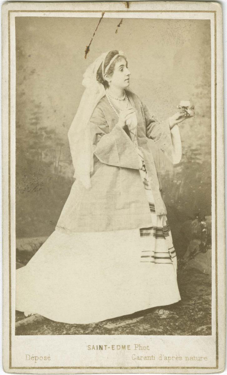 Porträt der M. Mouline in Rollenkostüm
