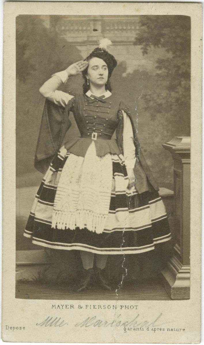 Porträt der Frau Maréschal in Rollenkostüm