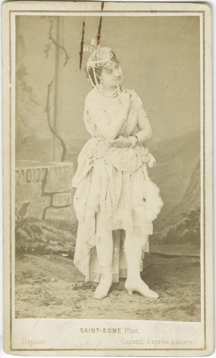 Porträt der M. Mouline in Rollenkostüm