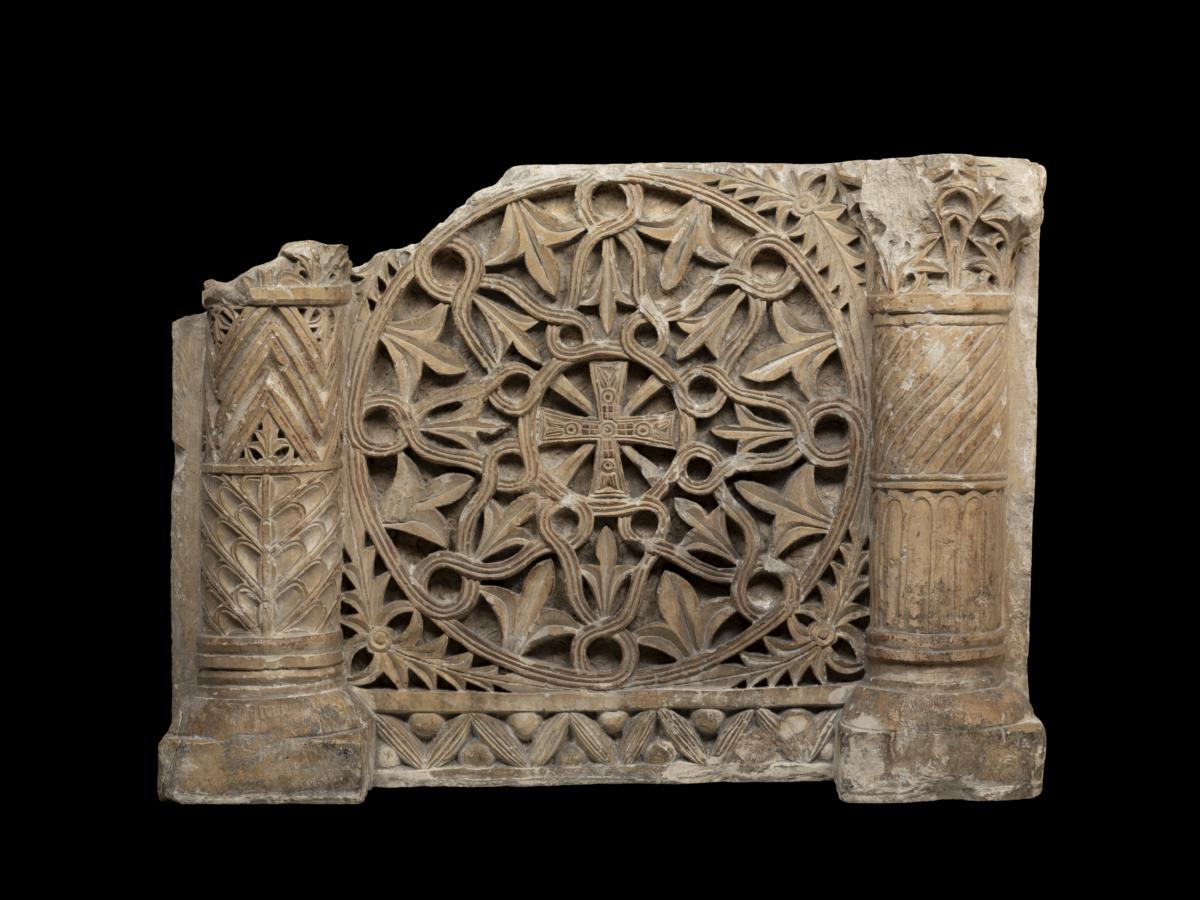 Ornamentierte Schrankenplatte