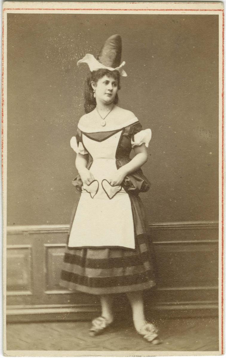 Porträt der Ellen Sandorié in Rollenkostüm