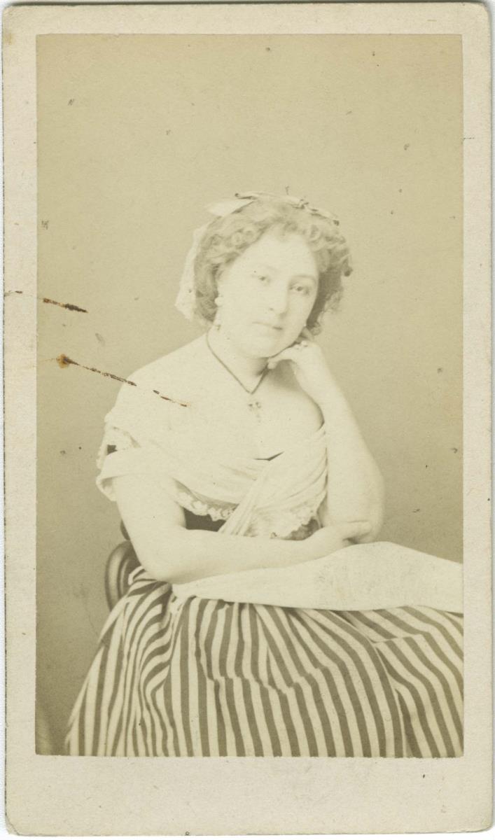 Porträt der Frau Garnier in Rollenkostüm