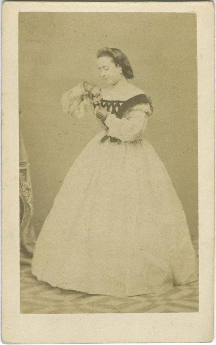 Porträt der Luise Epstein in Rollenkostüm