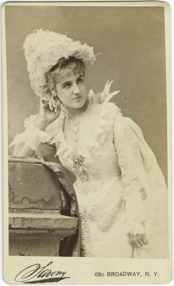 Porträt der Lilian Adelaide Neilson in Rollenkostüm