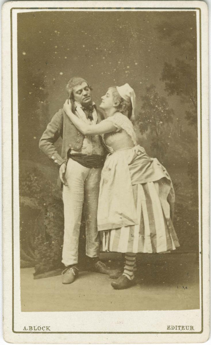 Porträt der Louise Théo und eines Schauspielers in Rollenkostümen