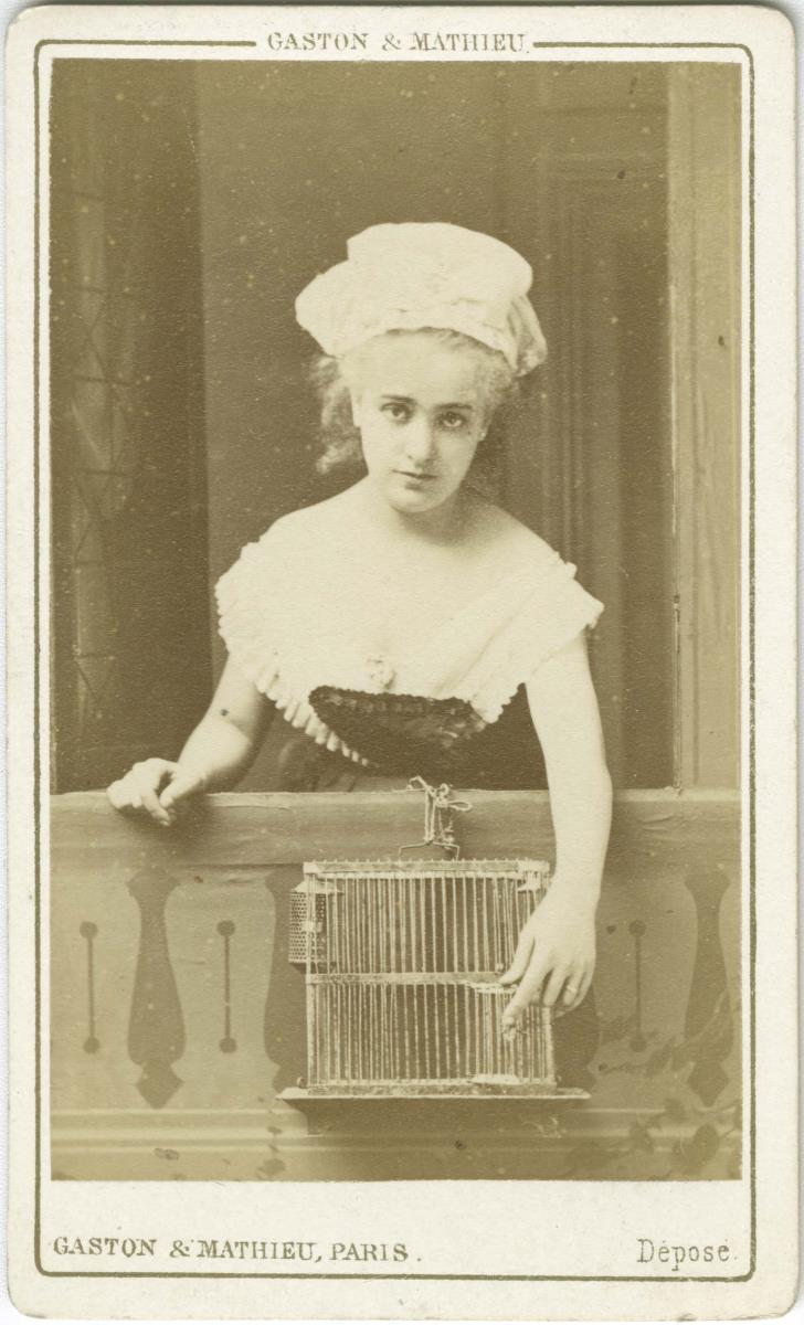 Porträt der Louise Théo in Rollenkostüm