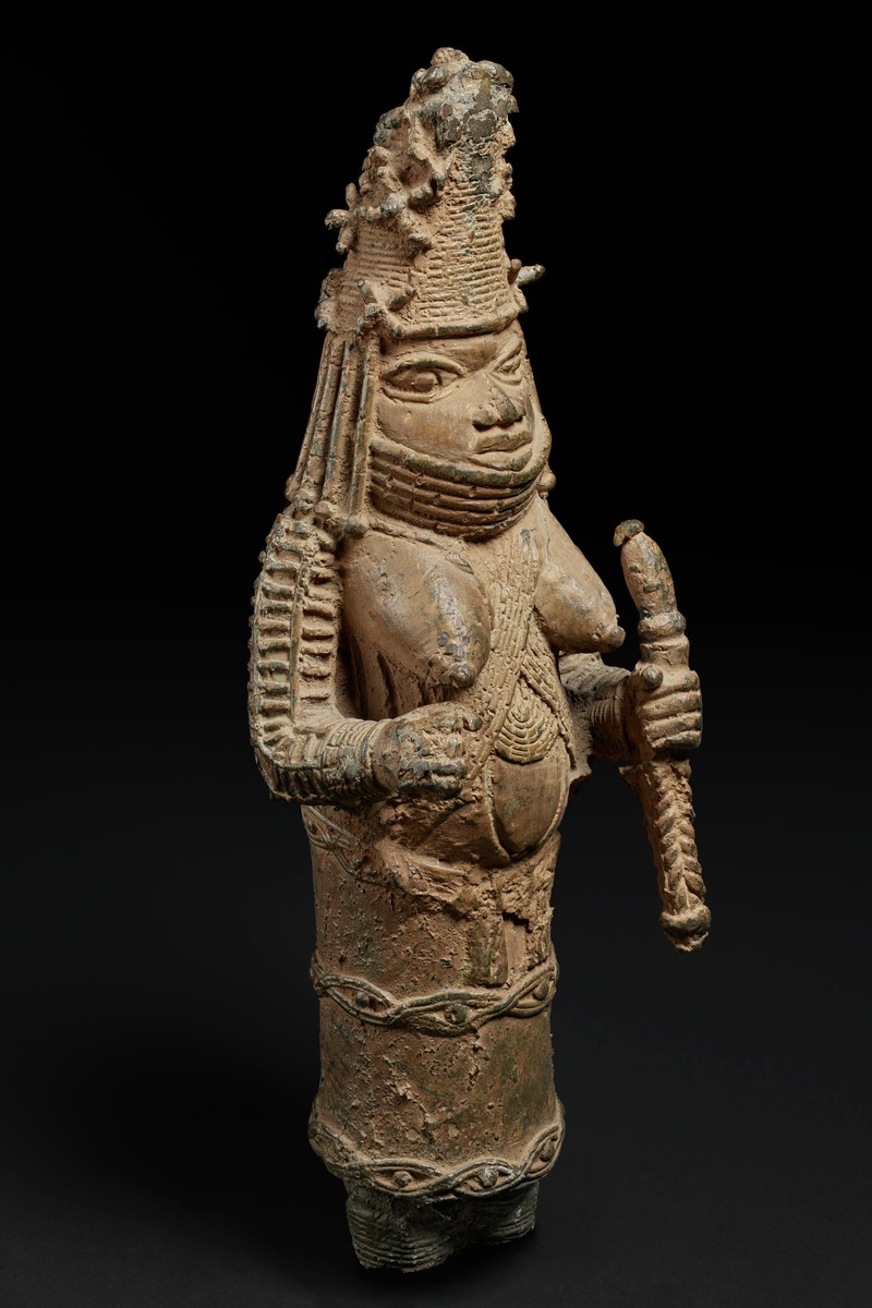 Königinmutter von einer Altargruppe (Queen mother; fragment of an altar group)