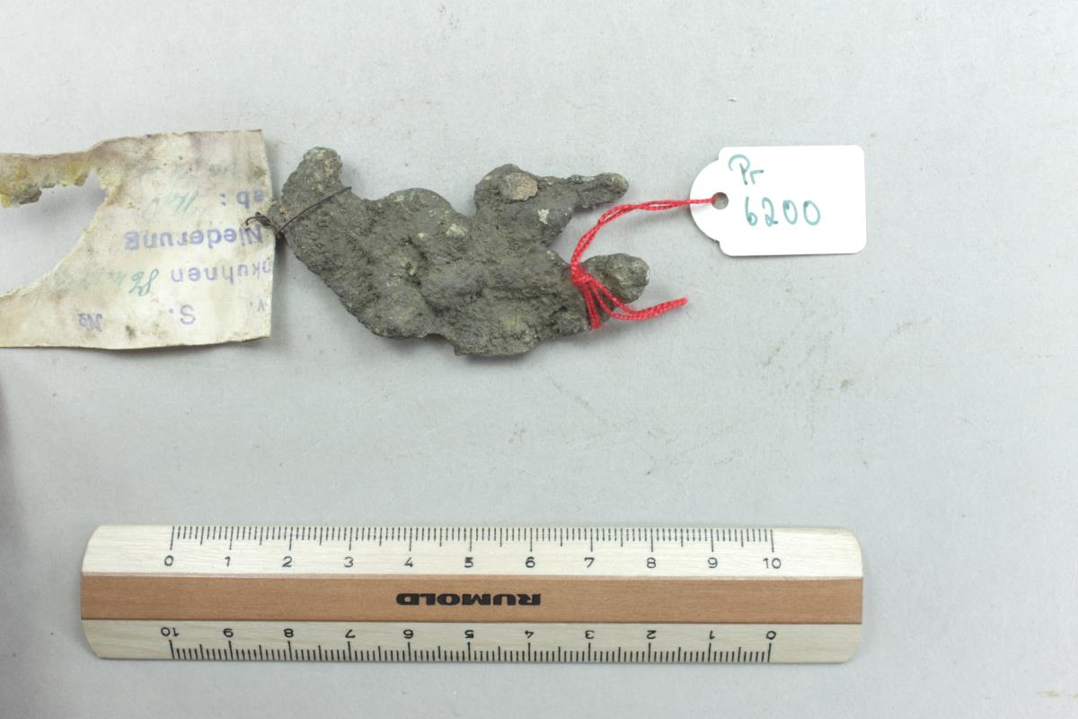 Bronzeblechfragment