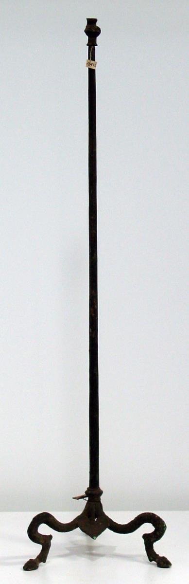 Kandelaber von eigentümlicher Form