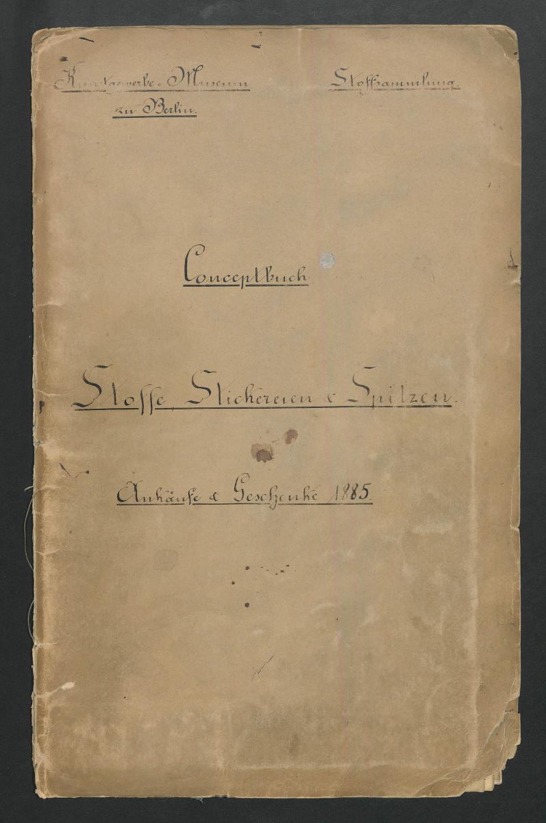 Kunstgewerbe-Museum zu Berlin. Stoffsammlung Conceptbuch Stoffe, Stickereien & Spitzen. Ankäufe & Geschenke 1885.