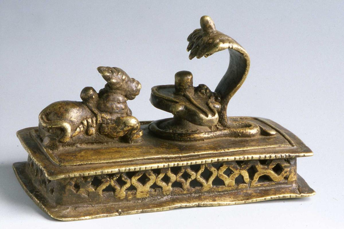 Nandi vor Yonilinga und Schlange Ananta