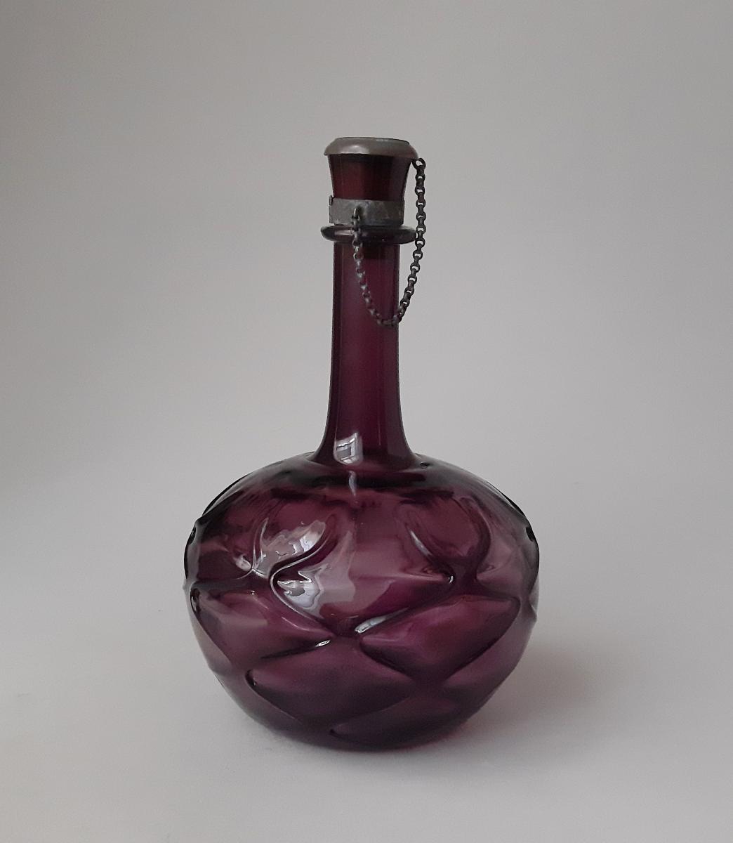 Enghalsflasche mit Montierung