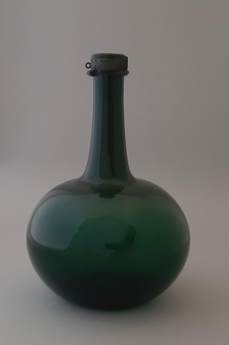 Enghalsflasche mit Montierung
