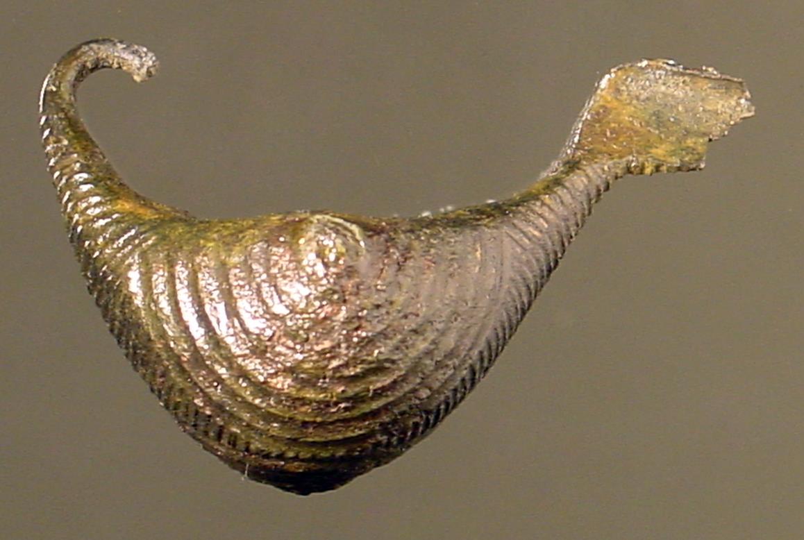 Kahnfibel mit Dekor