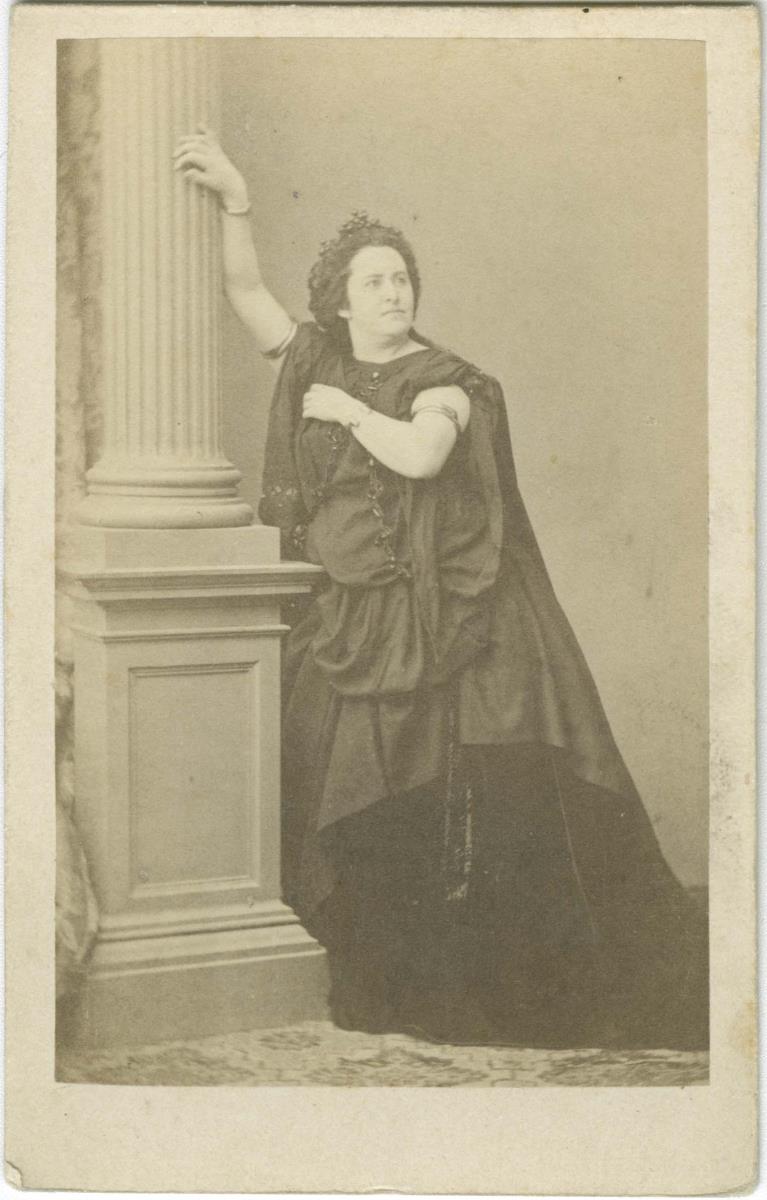 Porträt der Marie Strassmann-Damböck