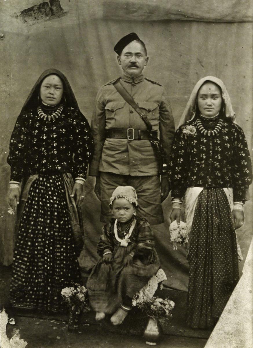Ghurka Dschadschbir Sumar aus Bhujegarn (Bhujo) und Familie
