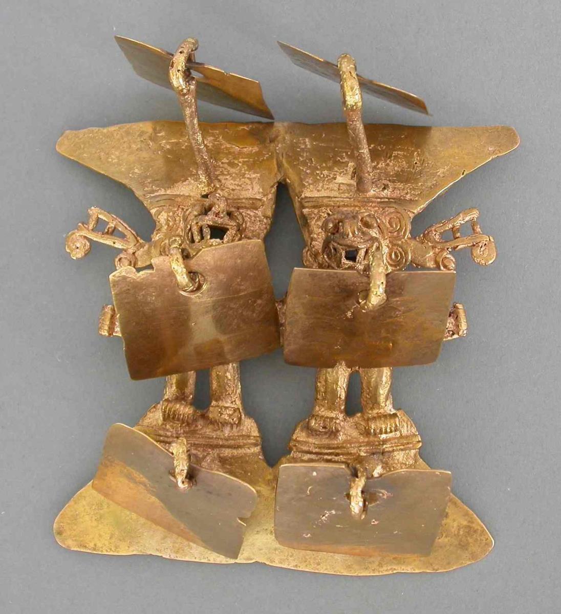 2 menschenähnliche Figuren mit Klapperblechen