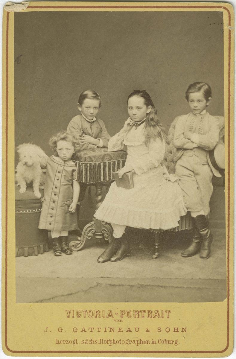 Porträt von vier Kindern