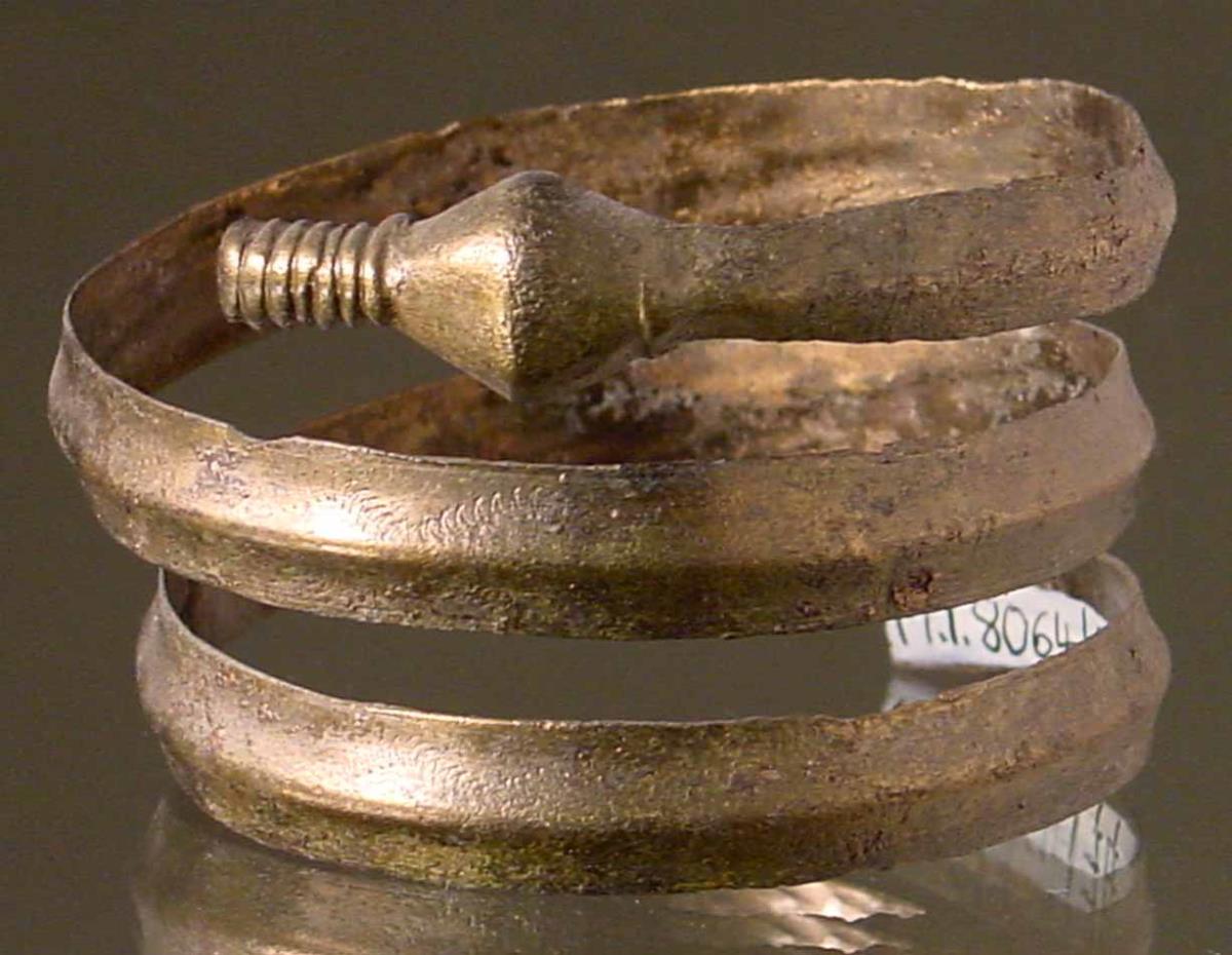Fragment eines spiralförmigen Armrings