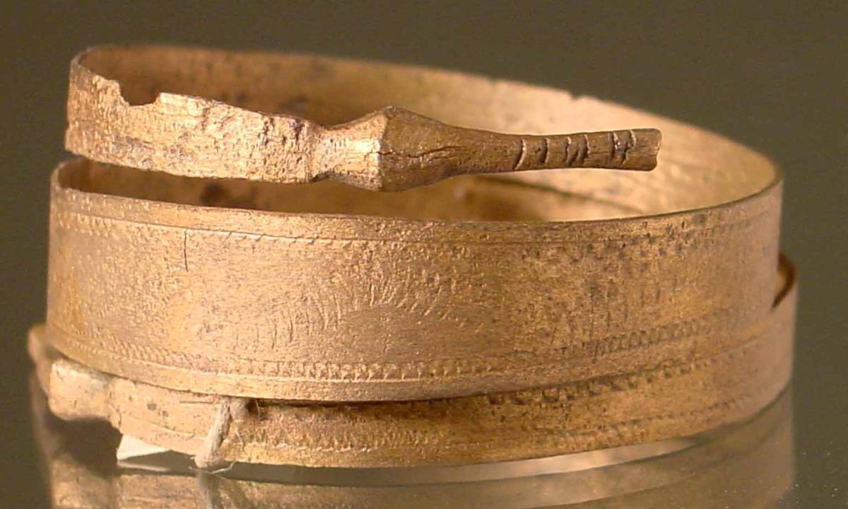 Armring mit einfacher Wellenlinie