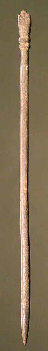 Nadel mit blütenartigem Knopf