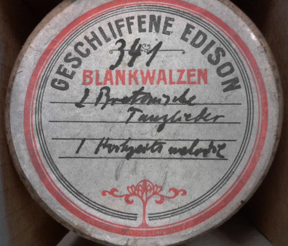 "a) bretonisches Tanzlied „Dito ste’et tu j’eouant“
b) bretonisches volkstümliches Tanzlied, „alt“
c) Hochzeitsmelodie (gepfiffen)“