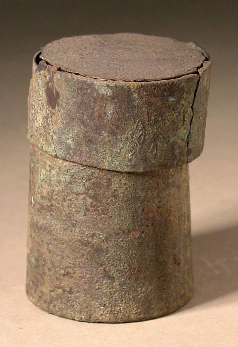 Büchse mit Stulpdeckel