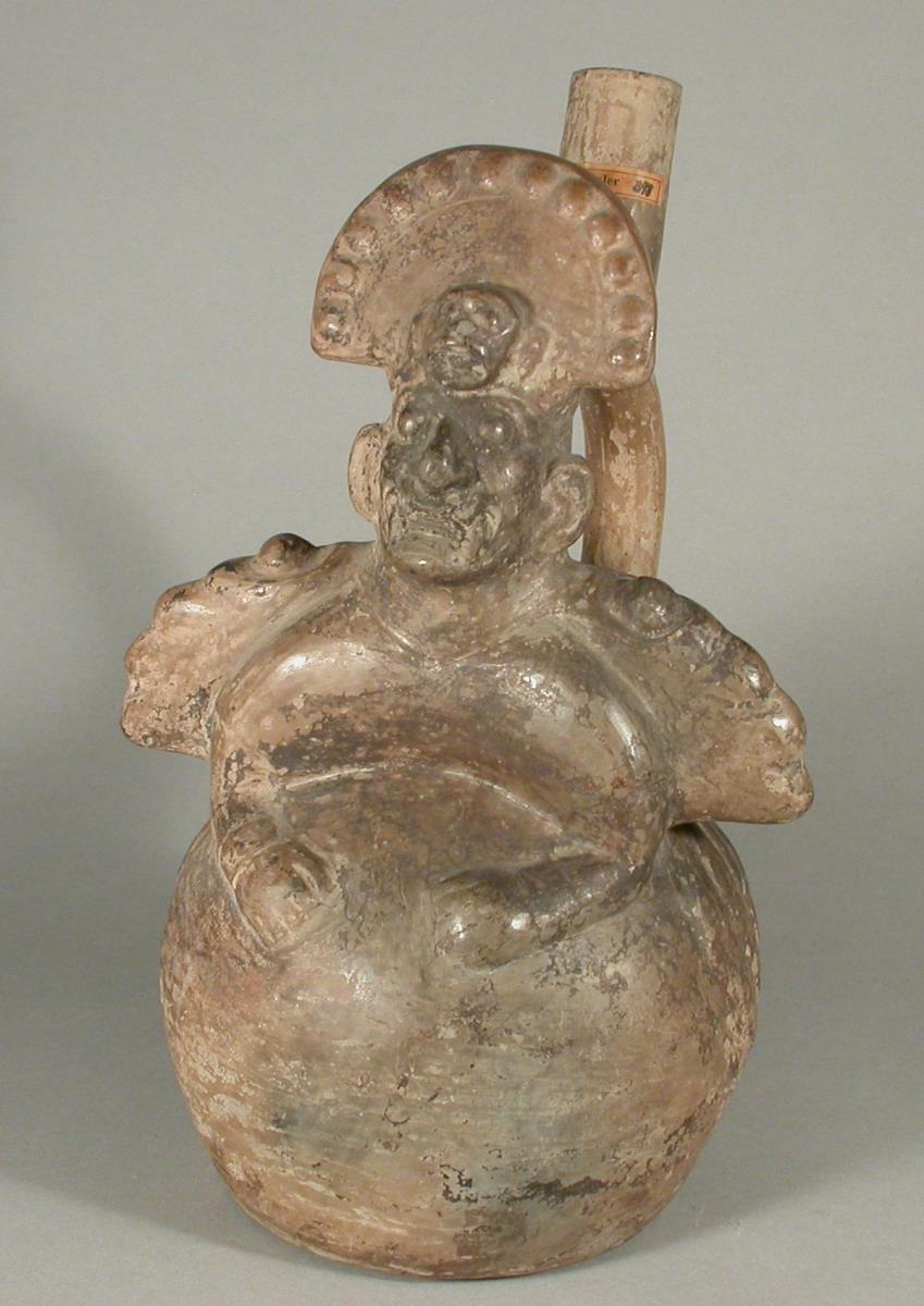 Applikation: anthropo-zoomorphe Figur (Krabbe/Krebs)