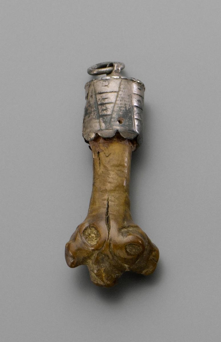 Amulett aus Eichenwurzel
