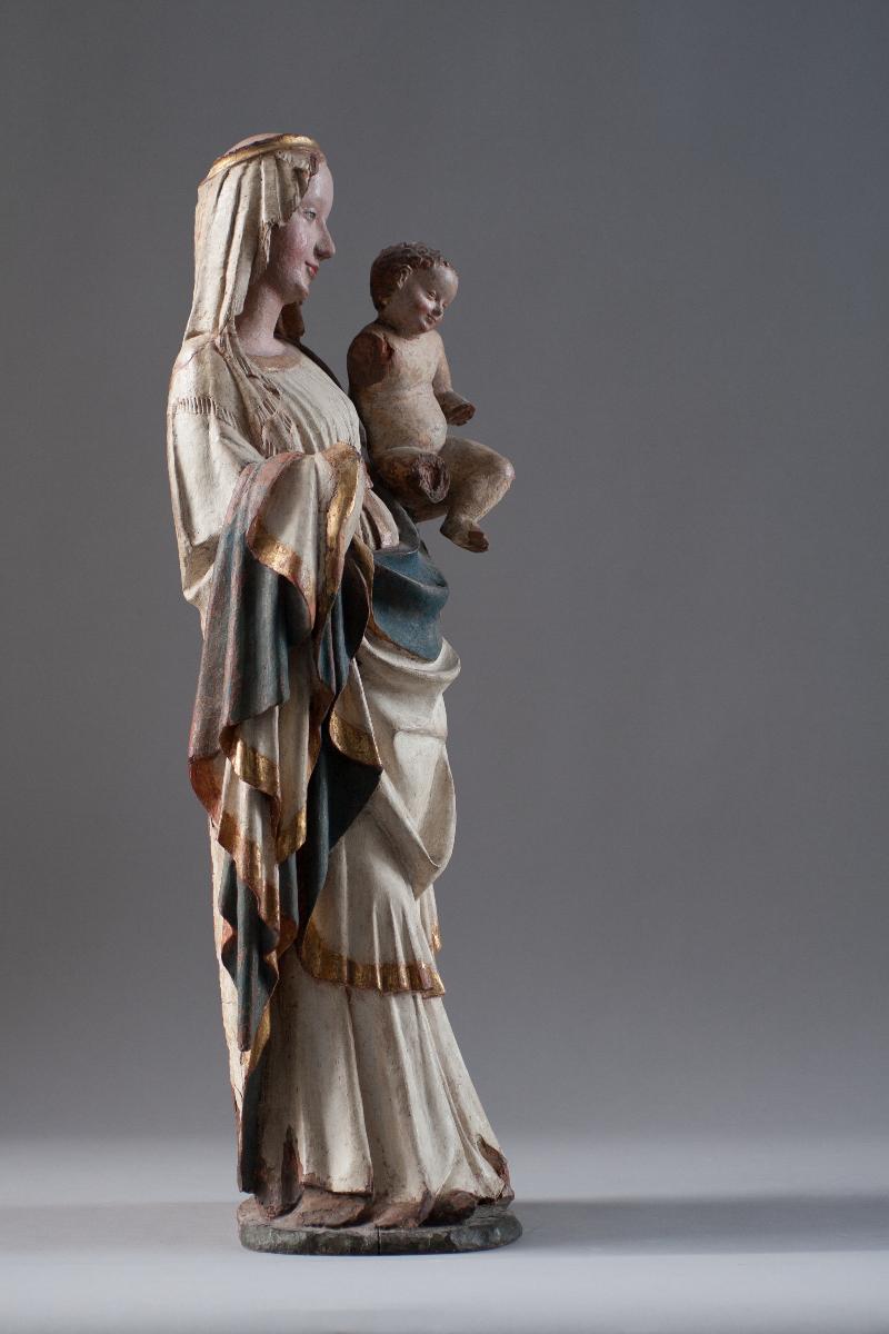 Stehende Maria mit Kind