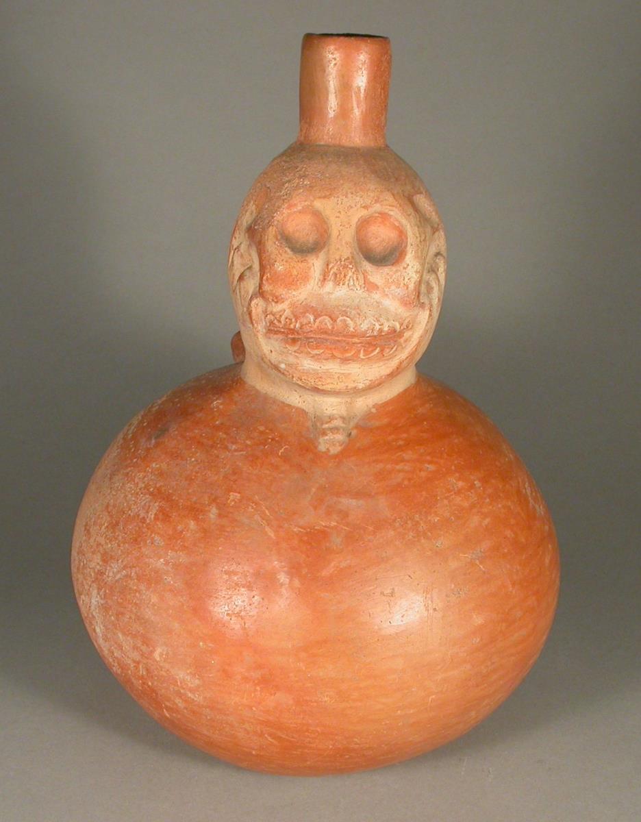 Appliktion: anthropomorpher Kopf (Totenschädel)