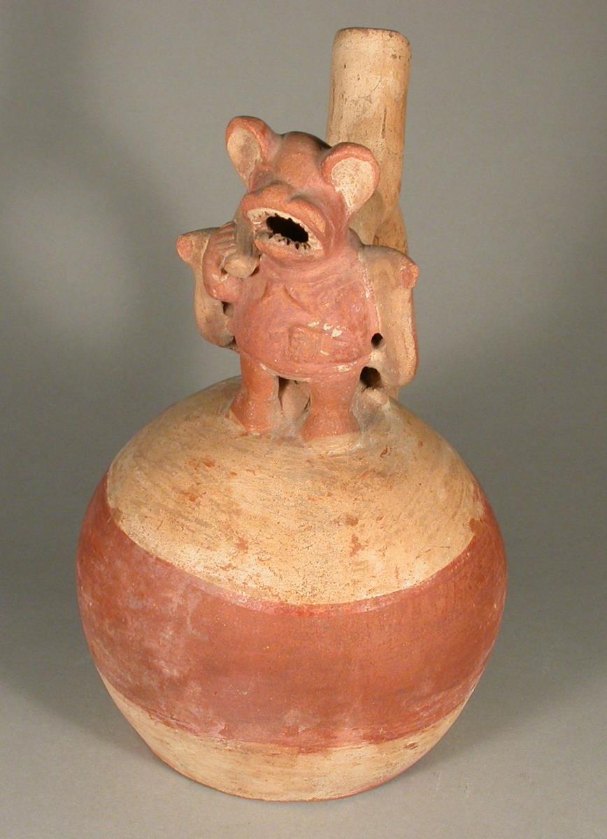 Applikation: anthropo-zoomorphe Figur (Fledermaus)