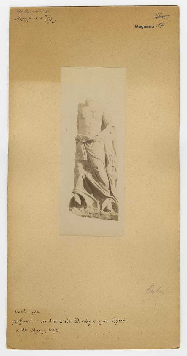 Statue eines laufenden Mädchens aus Magnesia am Mäander