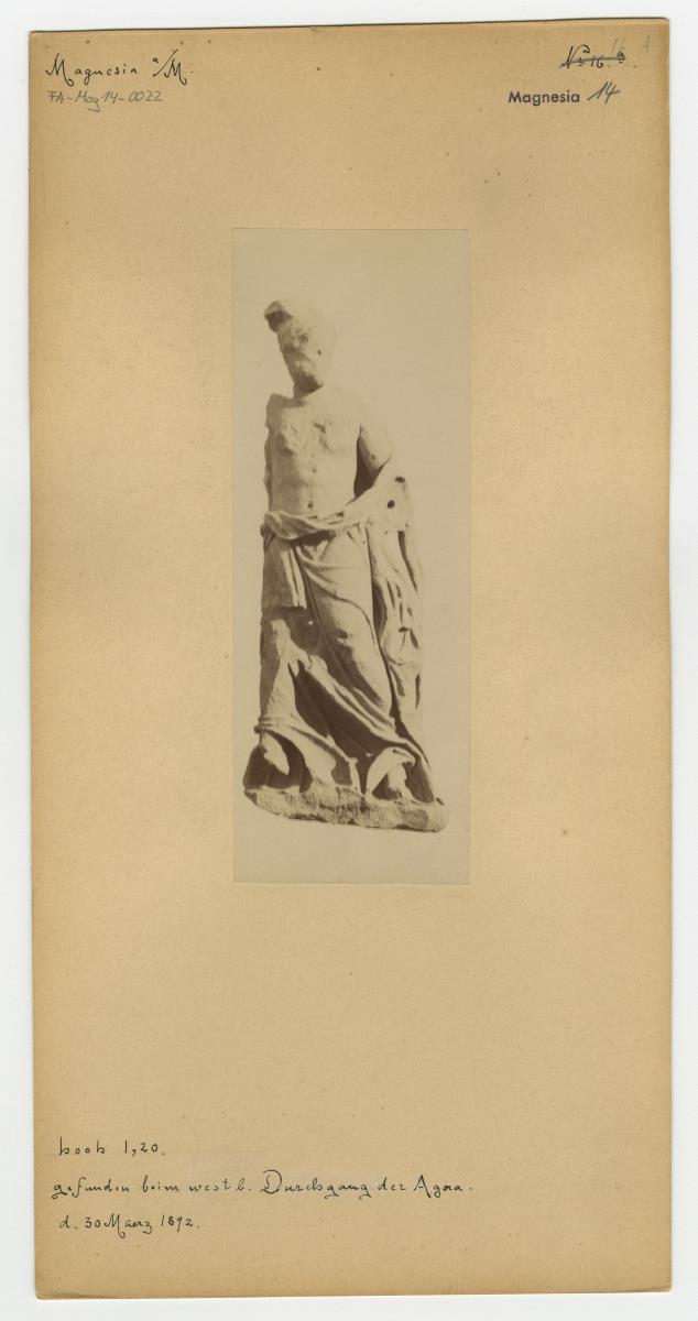 Statue eines laufenden Mädchens aus Magnesia am Mäander