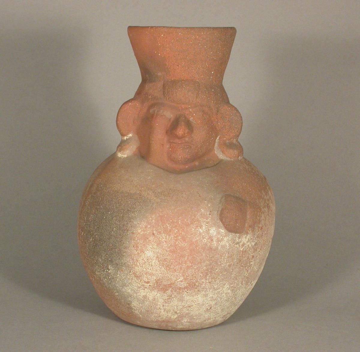 Stehende anthropomorphe Figur