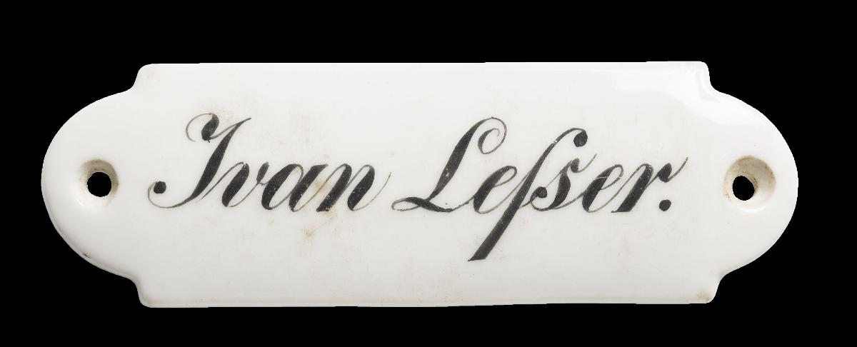 Namensschild "Ivan Lesser."