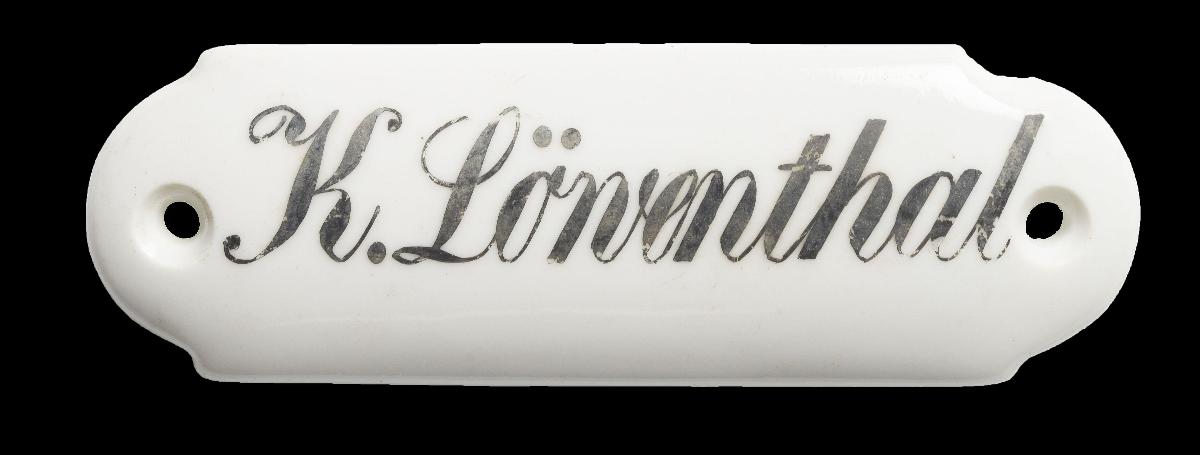 Namensschild "K. Löwenthal"