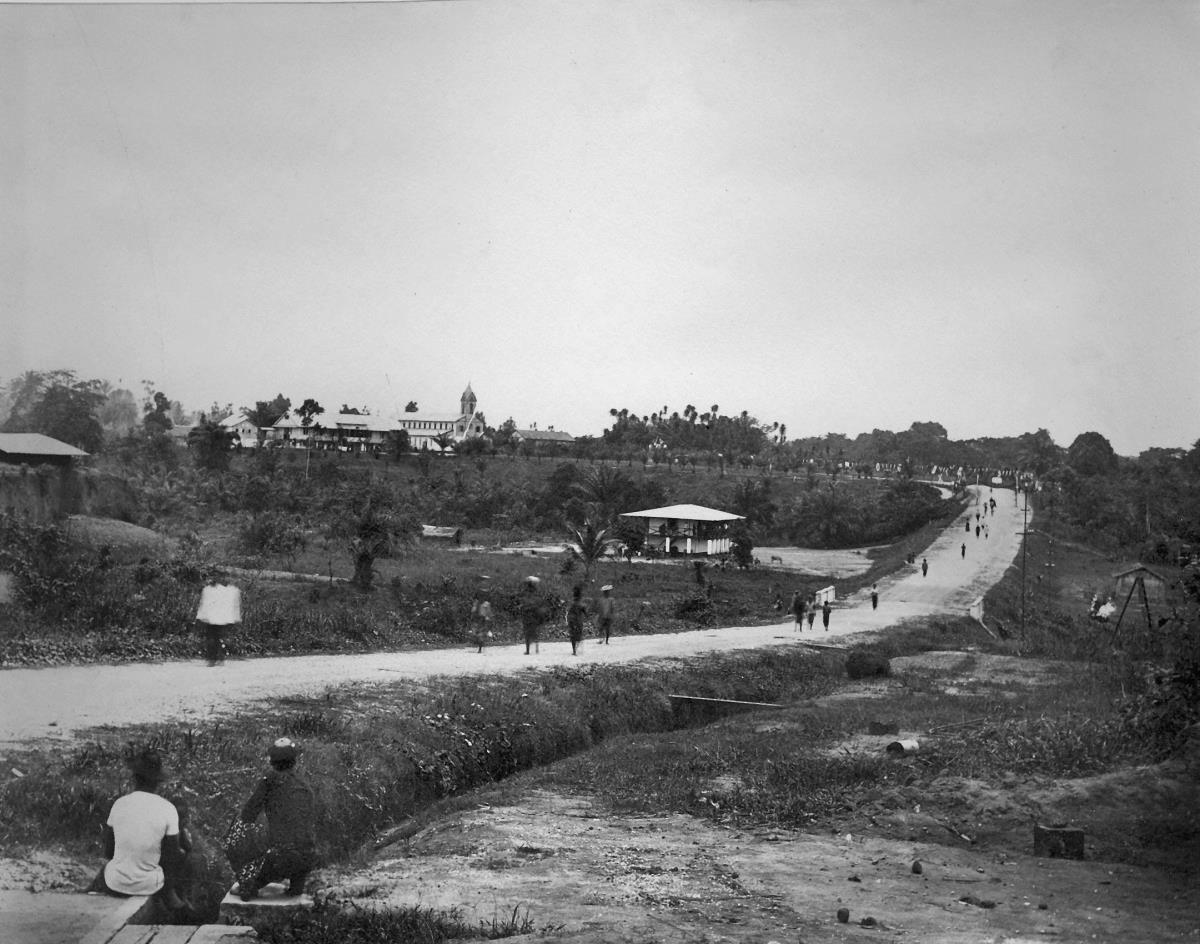 Straße von Bell-Dorf nach Aqua-Dorf