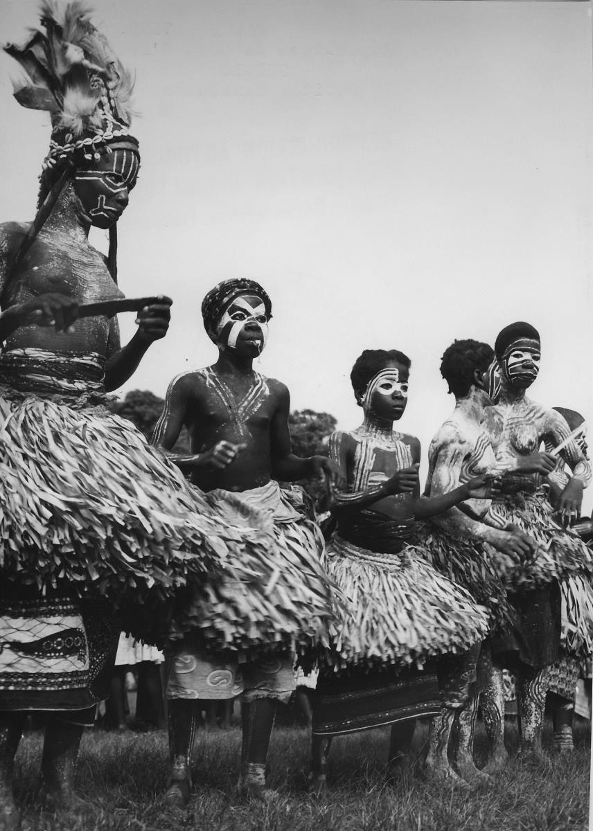 Guiglo. Petites danseuses