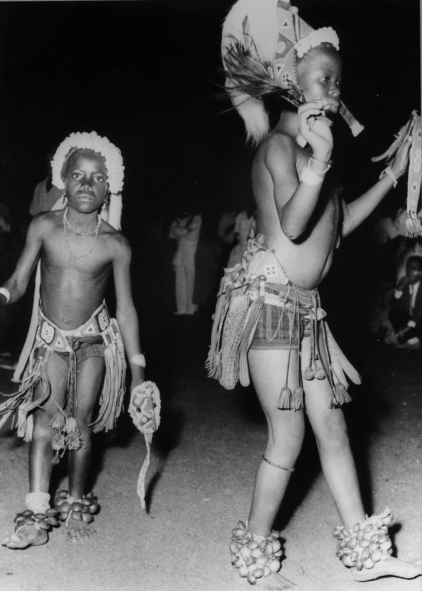 Odienné. Petites danseuses Malinké