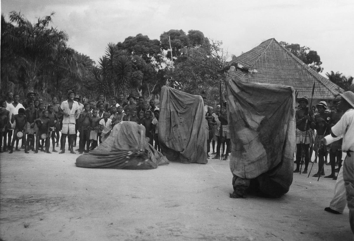 Fort Rousset. Danses, dites Kébé-Kébé