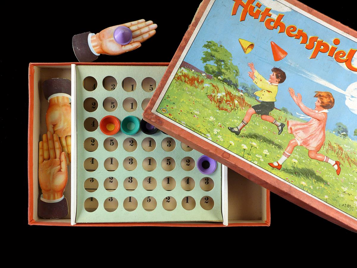 Hütchenspiel.