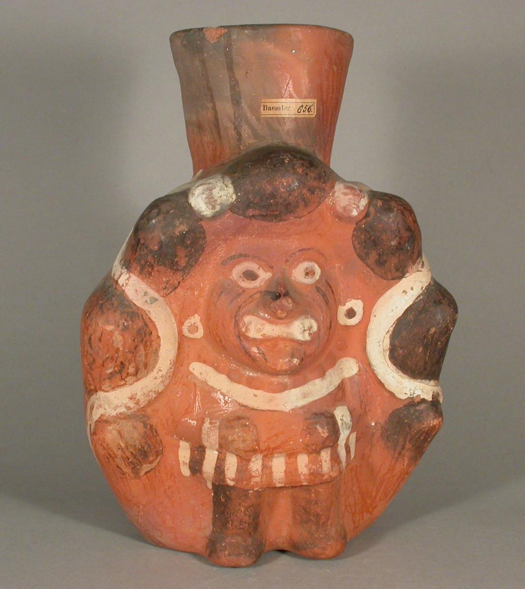 Anthropo-zoomorphe Figur im Gebirge und zwei Schlangen