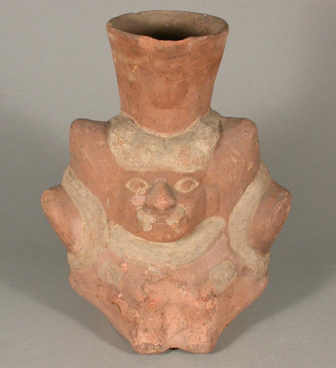 Anthropo-zoomorphe Figur im Gebirge