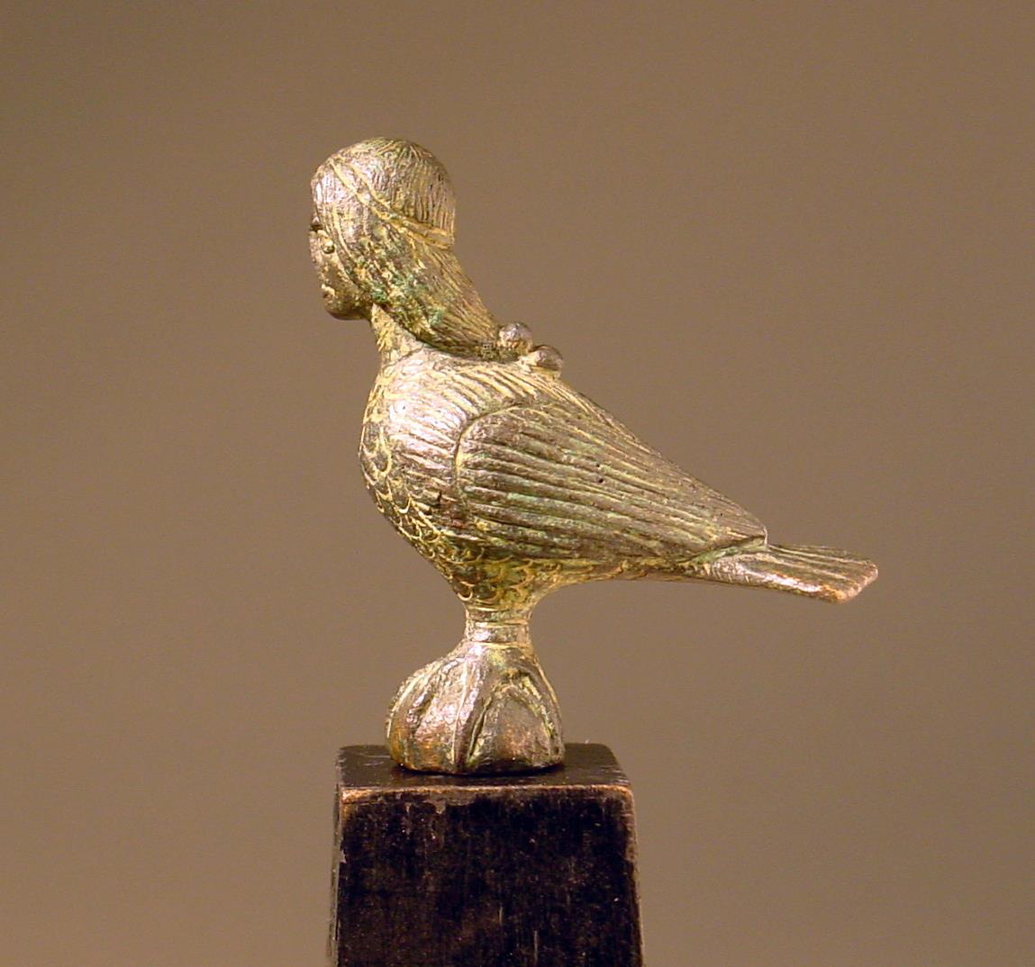 Archaische Statuette einer Sirene (Gefäßaufsatz ?)
