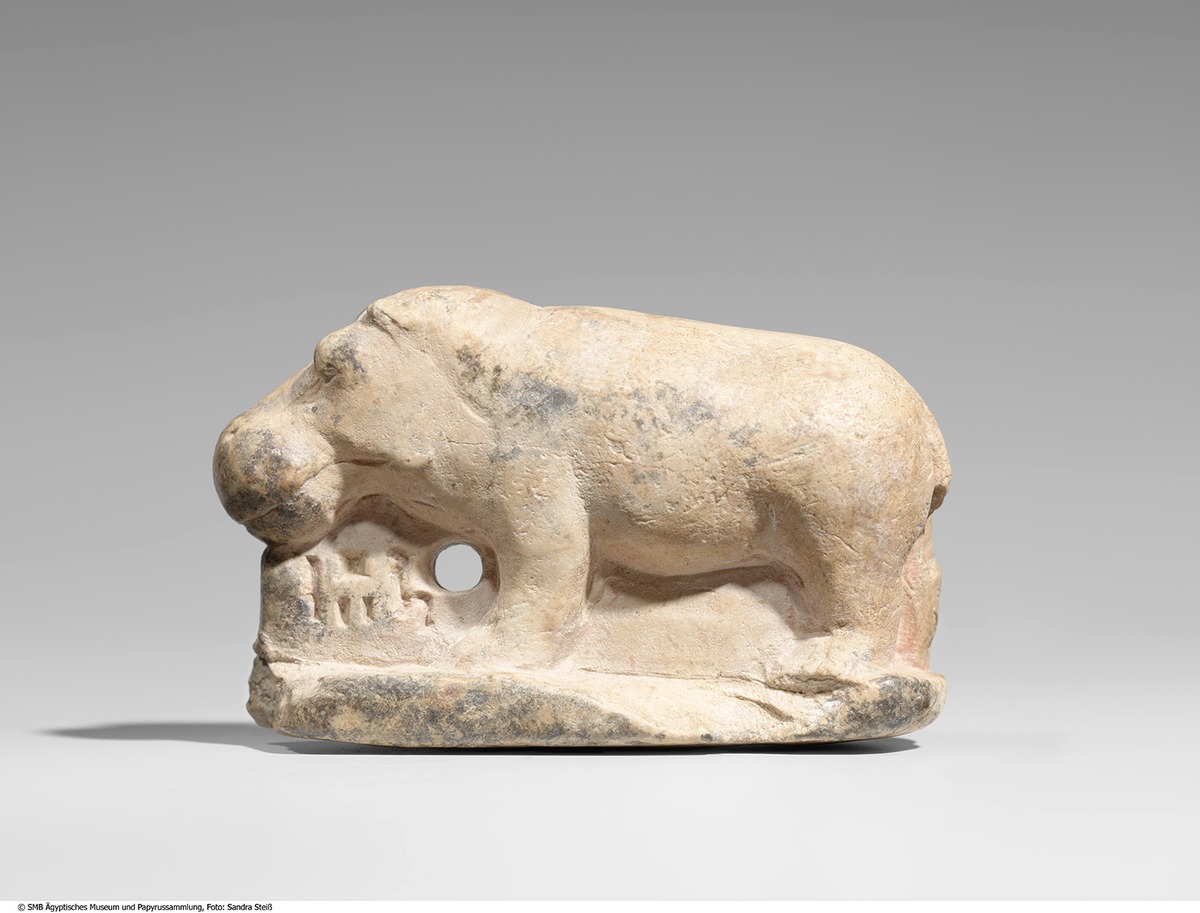 Statuette eines stehenden Nilpferdes