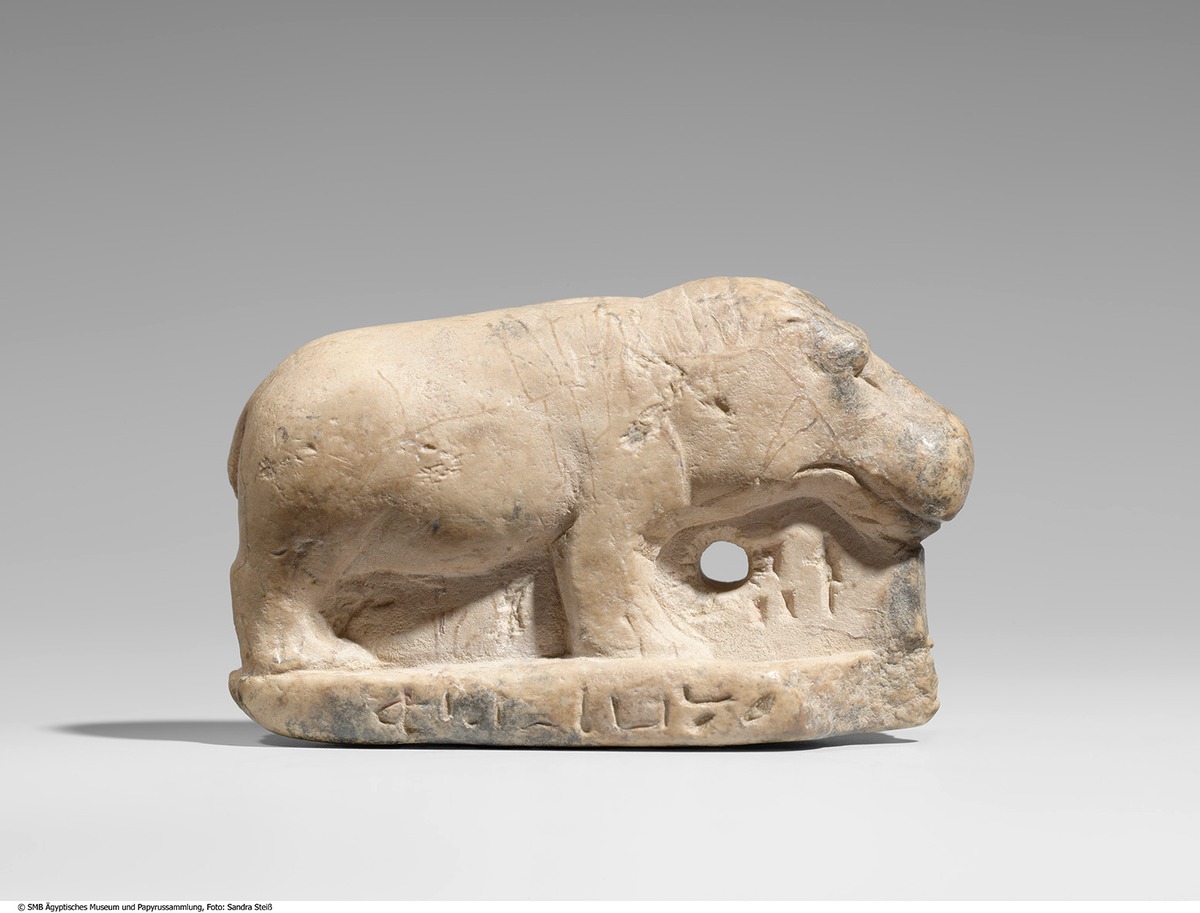 Statuette eines stehenden Nilpferdes